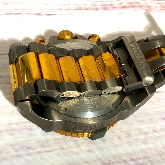 Invicta Two-Tone Gold and Silver Men’s HEAVY Watch withwarranty and original box - Picture 11 of 13
